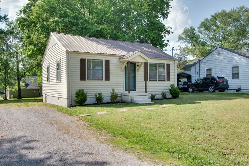 1808 Parkway Ave, Columbia, TN 38401