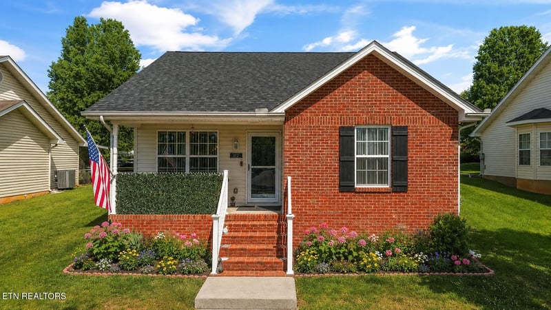 1709 Watauga St, Sevierville, TN 37876
