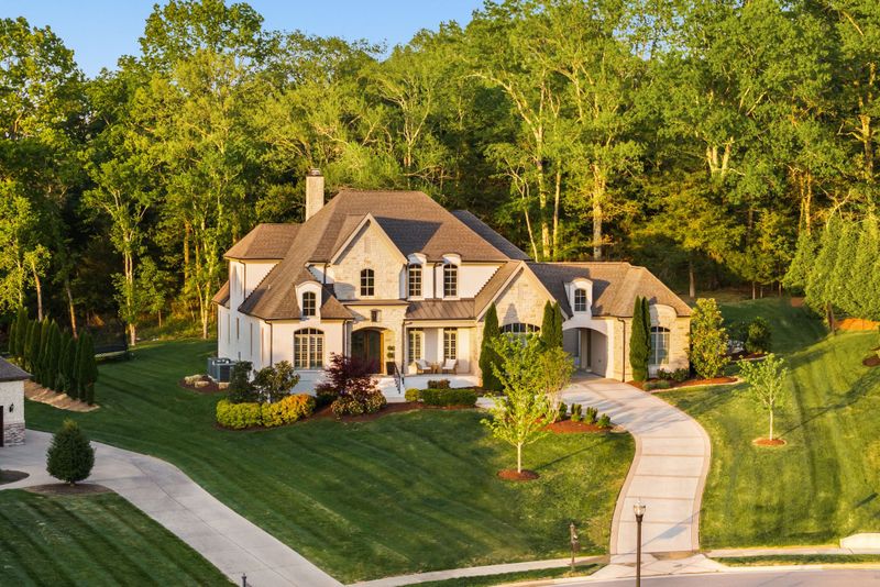 9102 Raindrop Cir, Brentwood, TN 37027