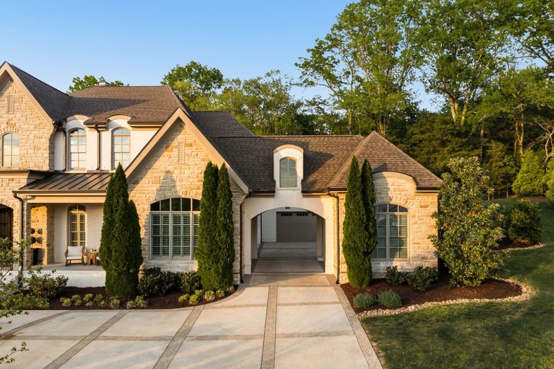 9102 Raindrop Cir, Brentwood, TN 37027
