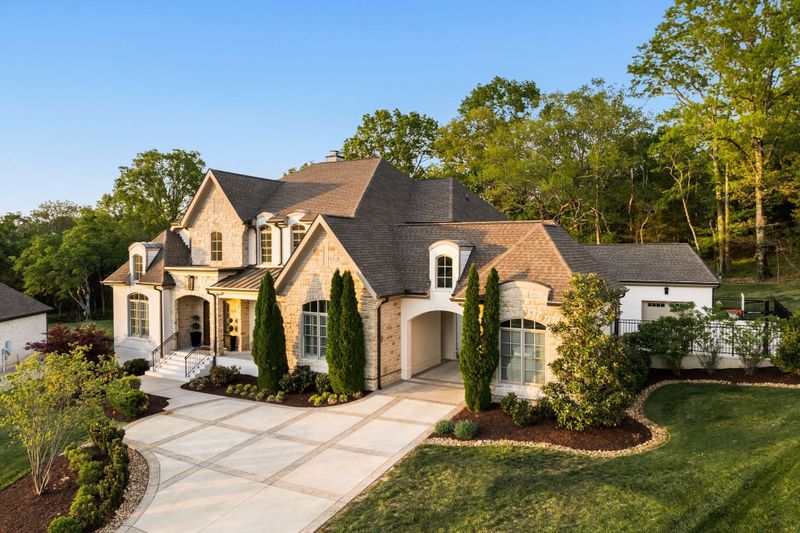 9102 Raindrop Cir, Brentwood, TN 37027