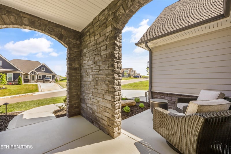 313 Bittersweet Ln, Lenoir City, TN 37771