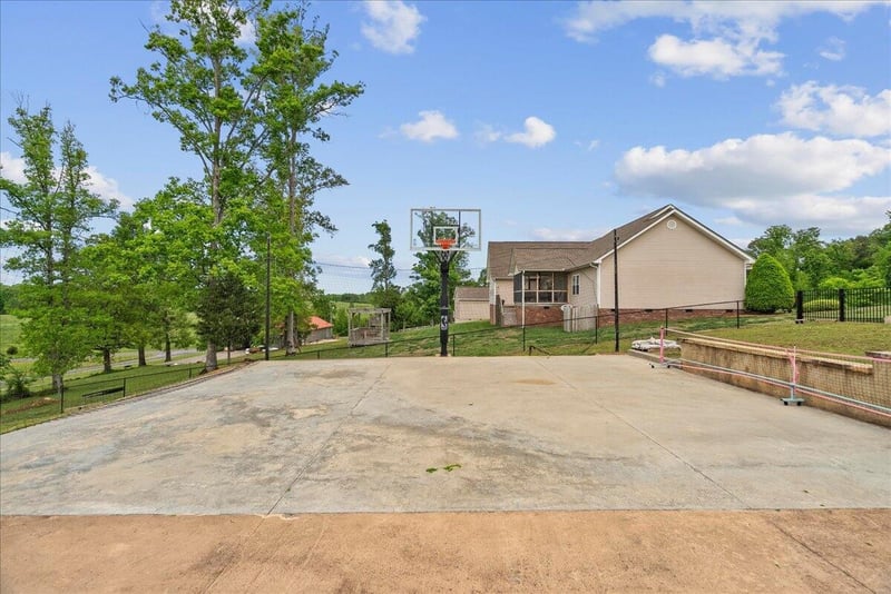 100 Arrowhead Dr, Chatsworth, GA 30705