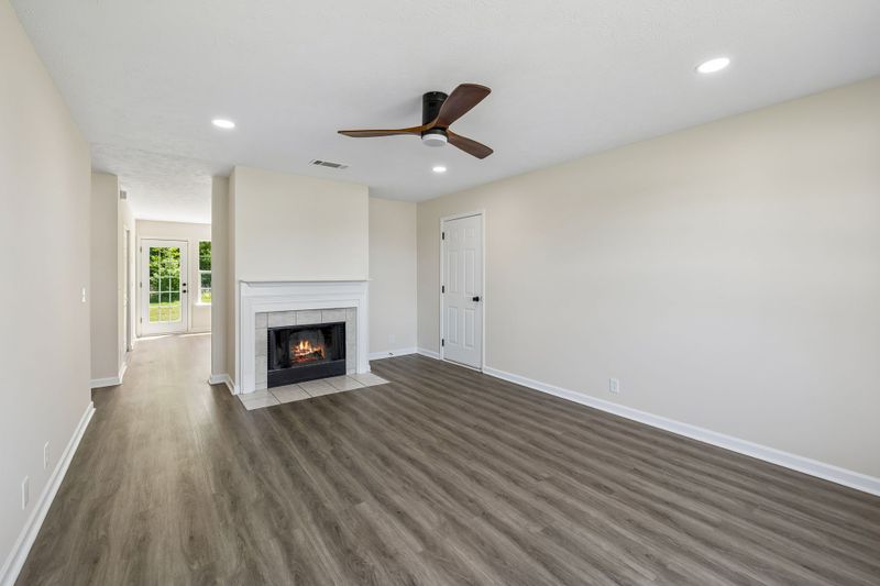 1211 Akins Ridge Dr, La Vergne, TN 37086