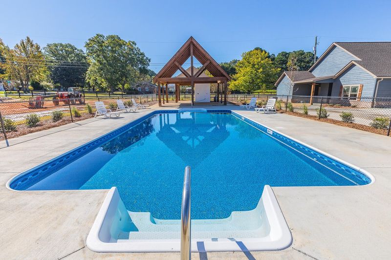 30 Maddox Ln, Chatsworth, GA 30705