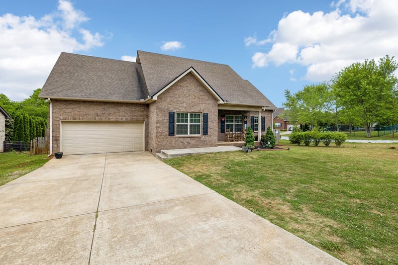 592 Twin Oak Dr, Murfreesboro, TN 37130