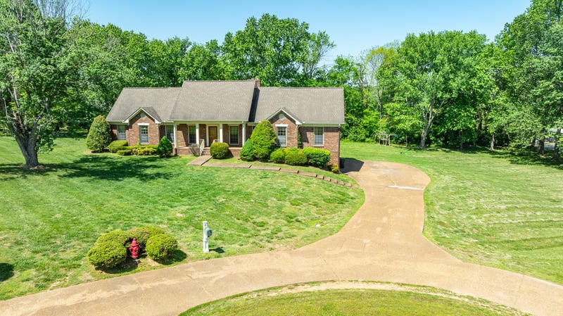 325 Clearview Dr, Springfield, TN 37172