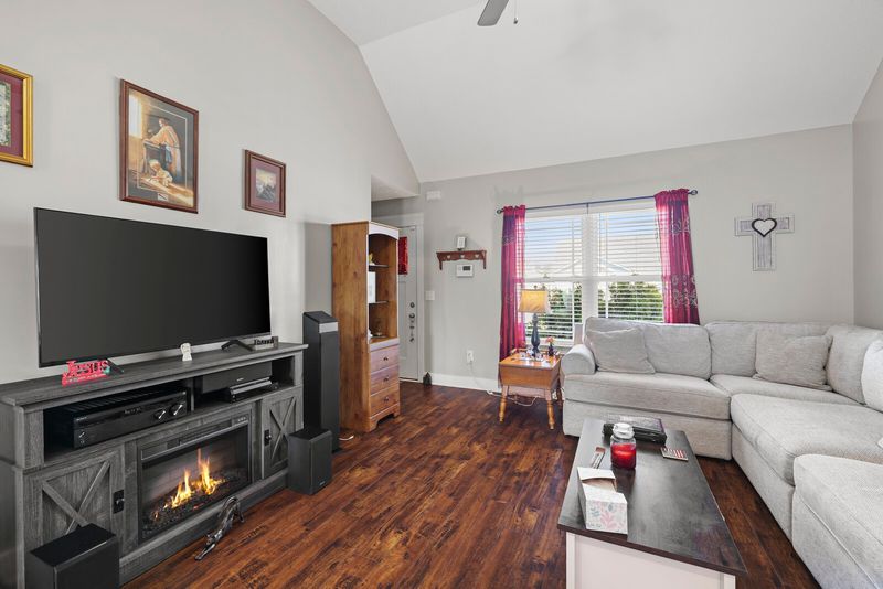 320 Providence Dr, Lebanon, TN 37087