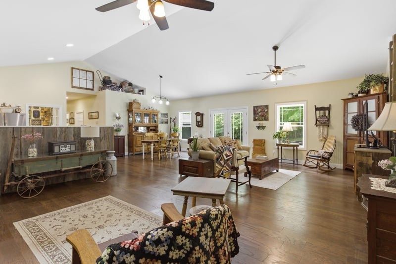 9588 Vaught Rd, Readyville, TN 37149