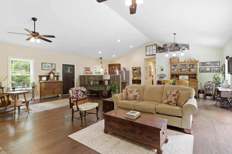9588 Vaught Rd, Readyville, TN 37149