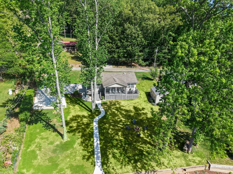 290 Elk River Shores Dr, Rogersville, AL 35652
