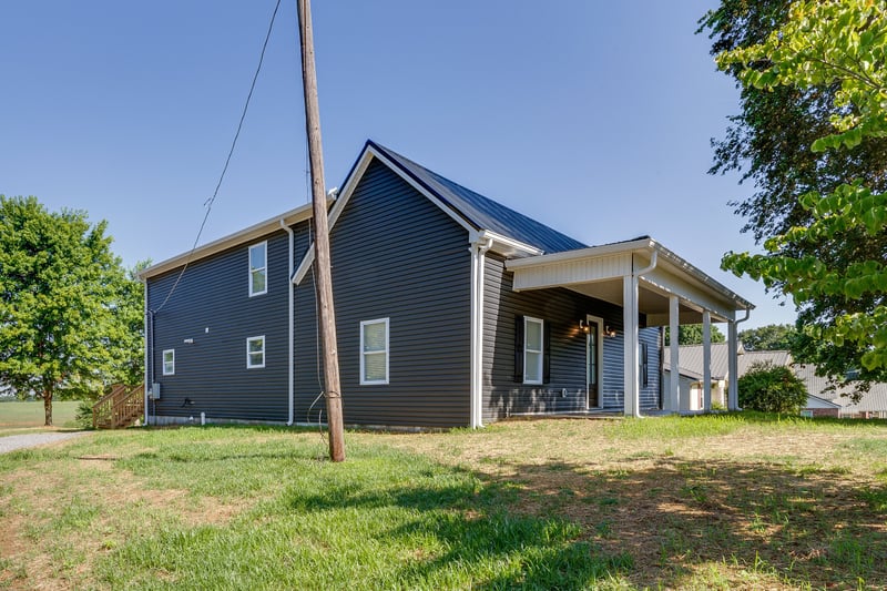 129 S Cedar St, Cross Plains, TN 37049