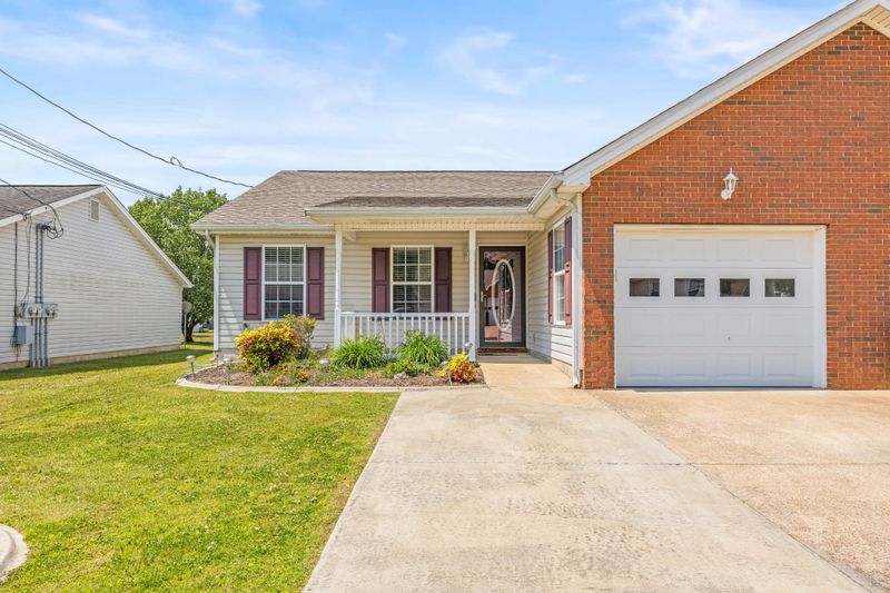 470 Flagstone Dr, Rossville, GA 30741