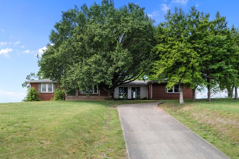 1720 Duke Loop, Dickson, TN 37055