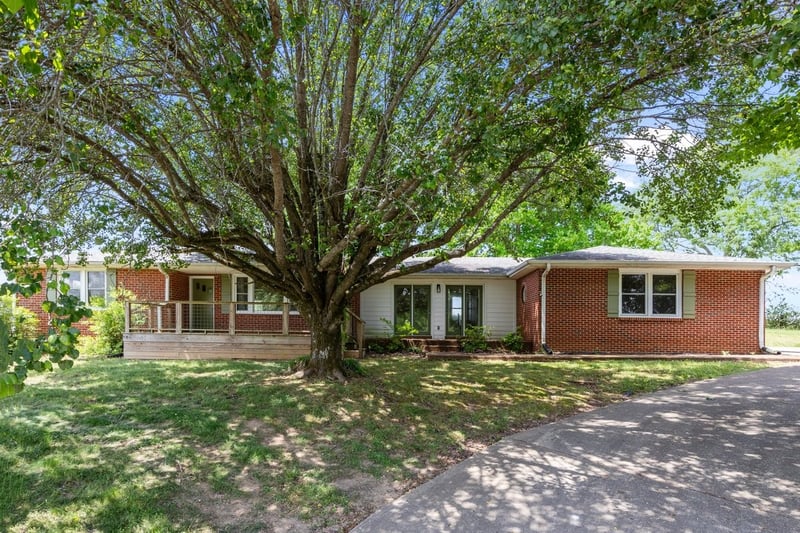 1720 Duke Loop, Dickson, TN 37055