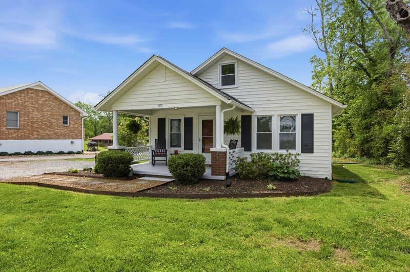 208 W South St, Greenbrier, TN 37073