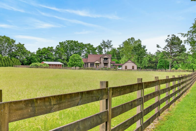 426 Watt Nolen Rd, Cottontown, TN 37048