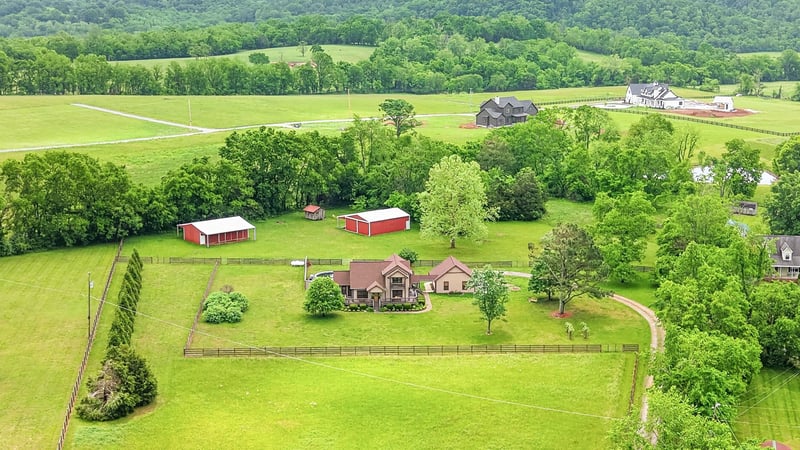 426 Watt Nolen Rd, Cottontown, TN 37048