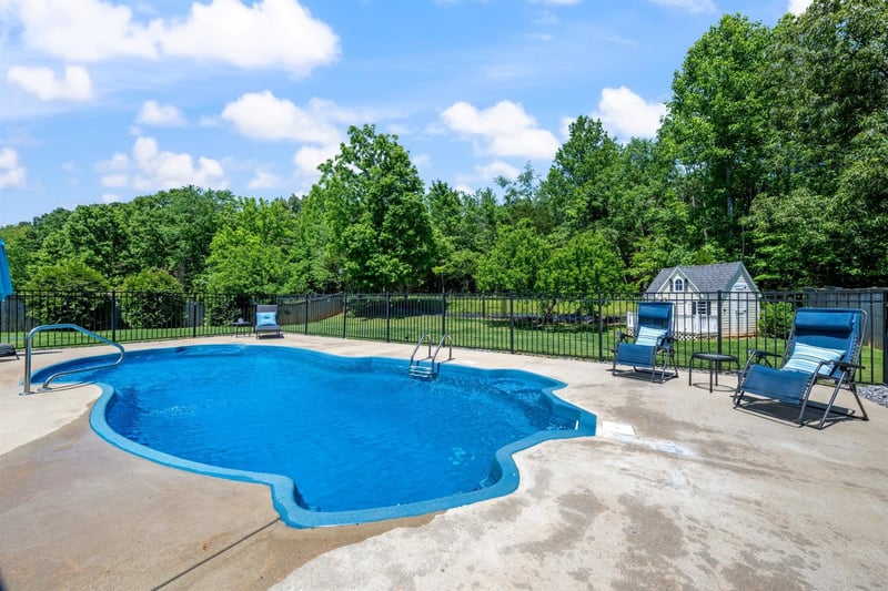 1135 Kacie Dr, Pleasant View, TN 37146