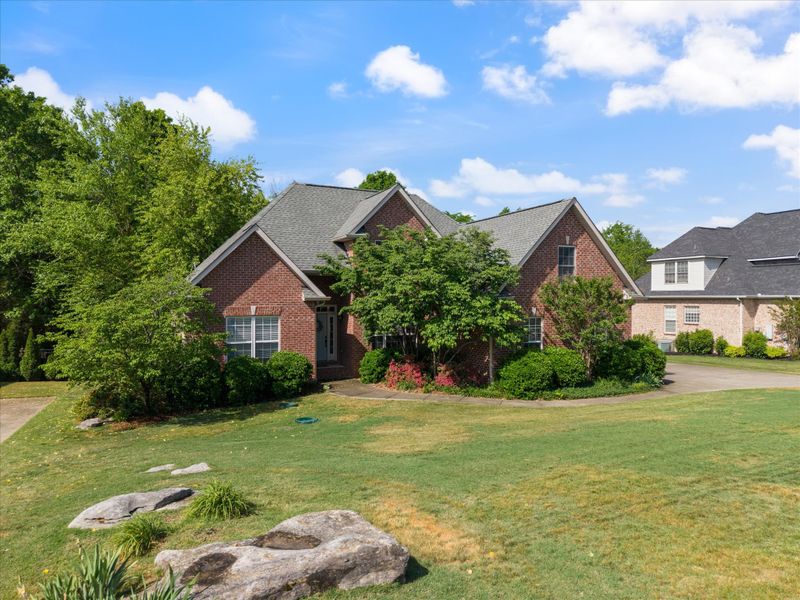 319 Eclipse Dr, Murfreesboro, TN 37129