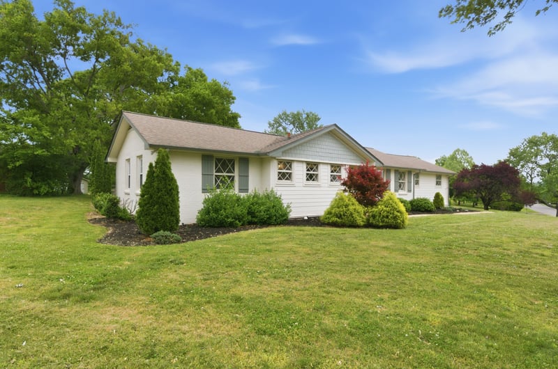 654 Oakley Dr, Nashville, TN 37220
