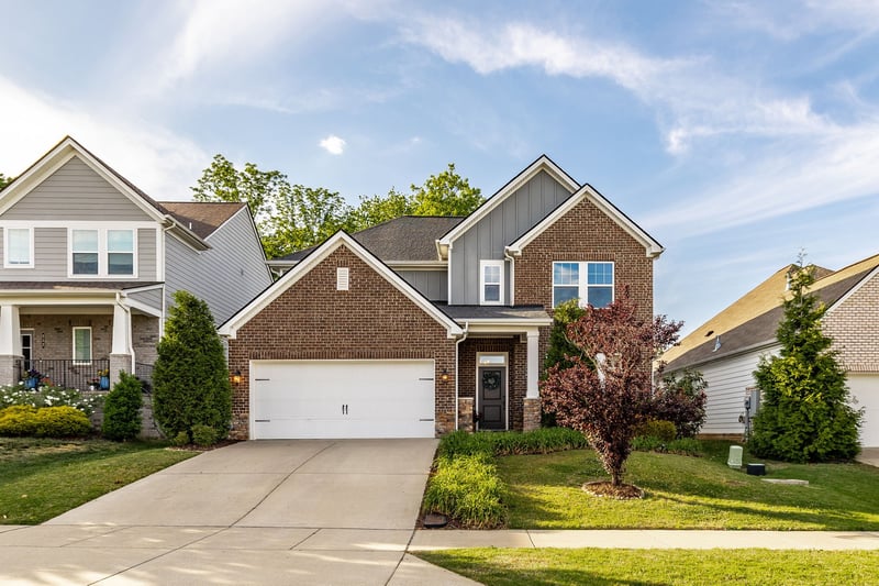 210 Woodhall Ct, White House, TN 37188