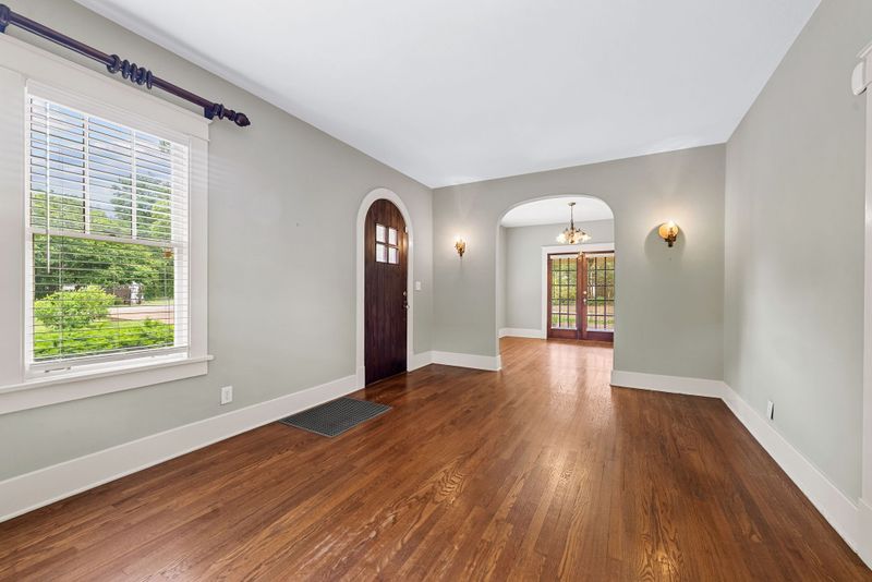 1009 Glendale Ln, Nashville, TN 37204