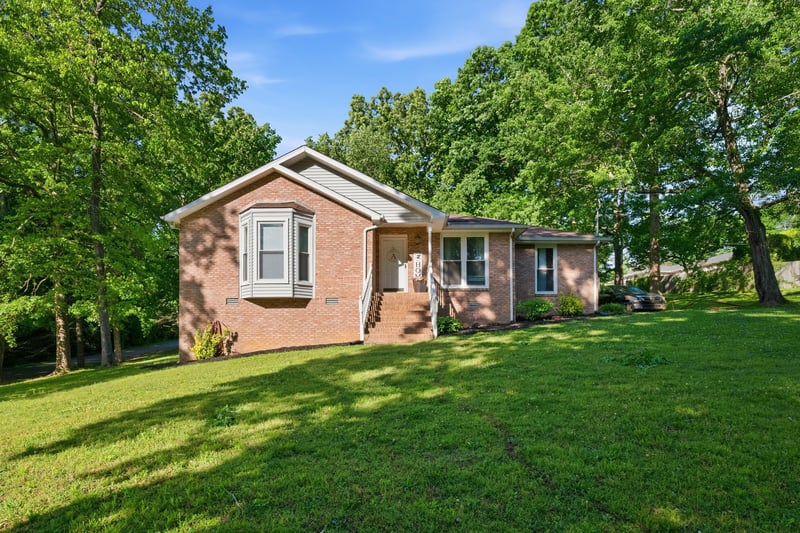 107 Valley Rd, Dickson, TN 37055