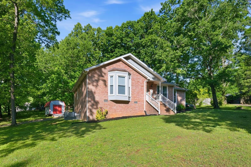 107 Valley Rd, Dickson, TN 37055