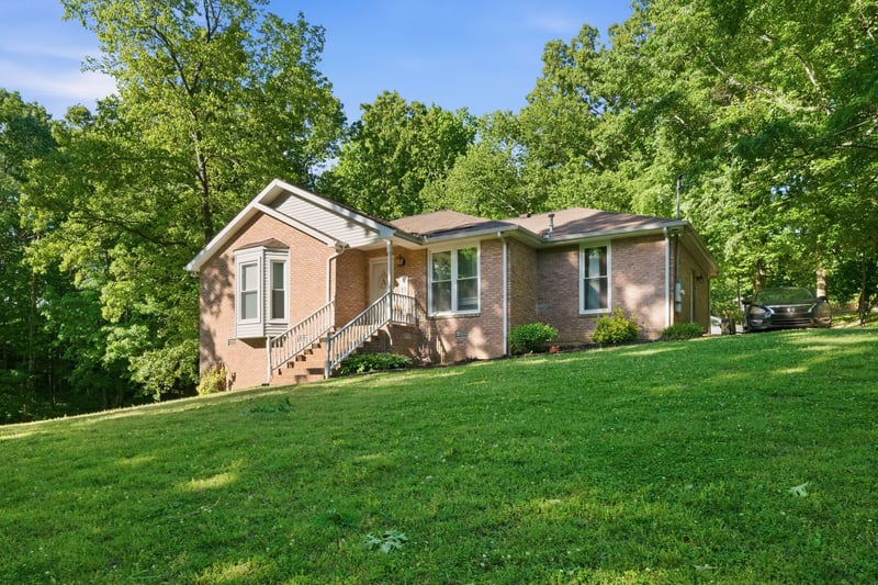 107 Valley Rd, Dickson, TN 37055