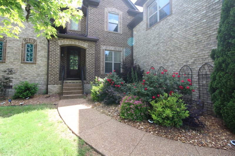 337 Crooked Creek Ln, Hendersonville, TN 37075