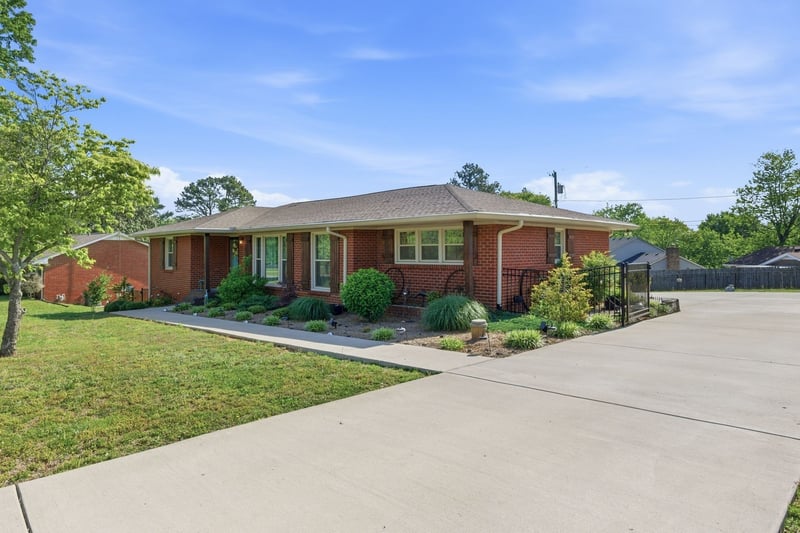 210 S Sequoia Dr, Springfield, TN 37172