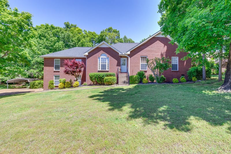 111 Terry Ln, Cottontown, TN 37048