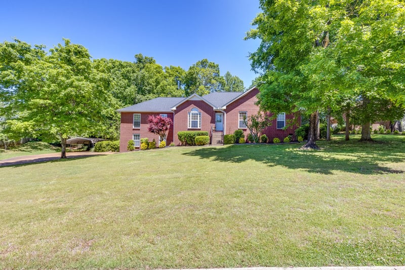 111 Terry Ln, Cottontown, TN 37048