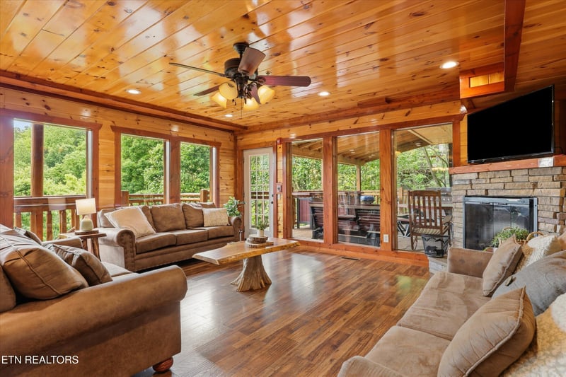 1935 Blackthorn Tr, Sevierville, TN 37876