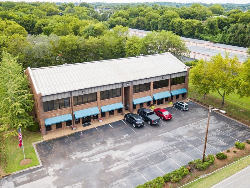 136 Walton Ferry Rd, Hendersonville, TN 37075