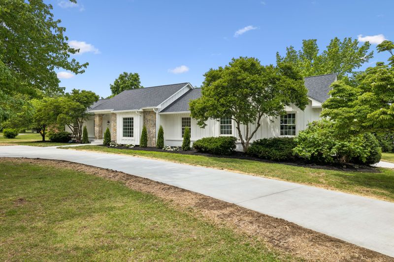 8242 Frontier Ln, Brentwood, TN 37027