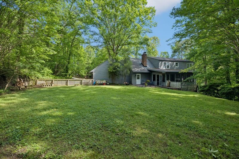 2213 Rocky Face Cir, Dalton, GA 30720
