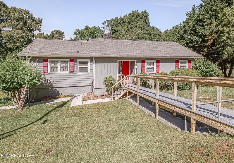 107 Nixon Rd, Oak Ridge, TN 37830