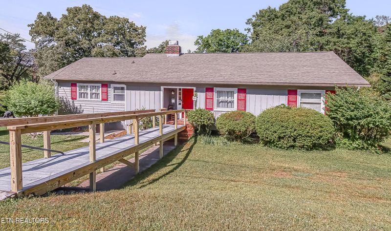 107 Nixon Rd, Oak Ridge, TN 37830
