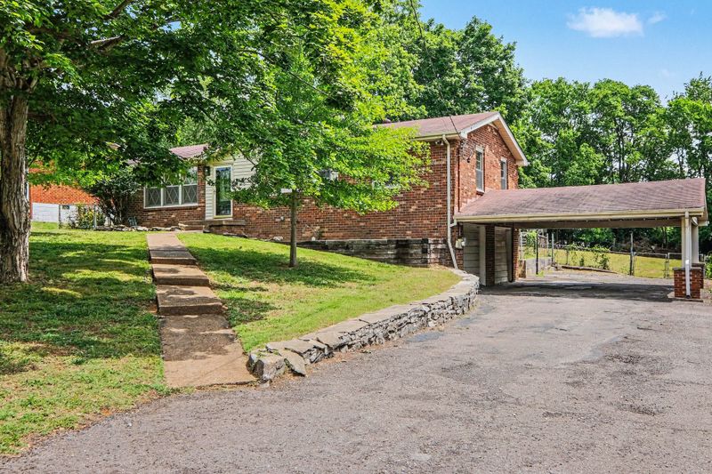 246 Sterling Rd, Hendersonville, TN 37075
