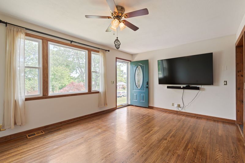 1517 Gasser Dr, Antioch, TN 37013