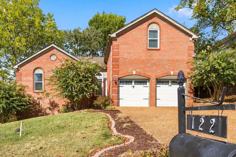 122 Mansker Park Dr, Hendersonville, TN 37075
