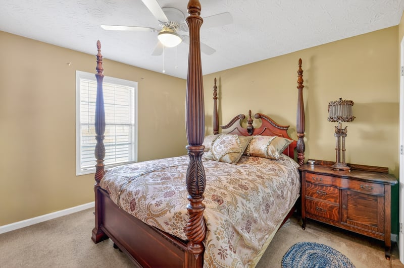 105 Hunterwood Dr, White House, TN 37188