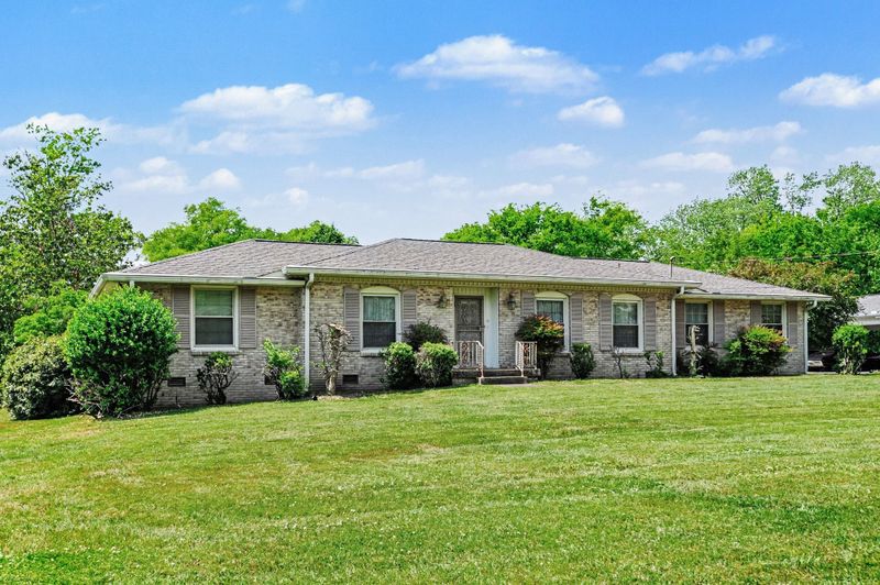 106 Oak Pl, Hendersonville, TN 37075