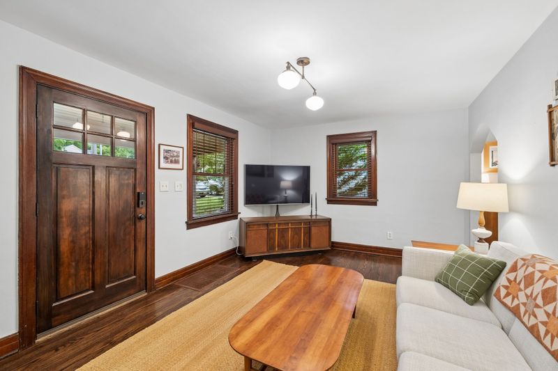 920 Carolyn Ave, Nashville, TN 37216
