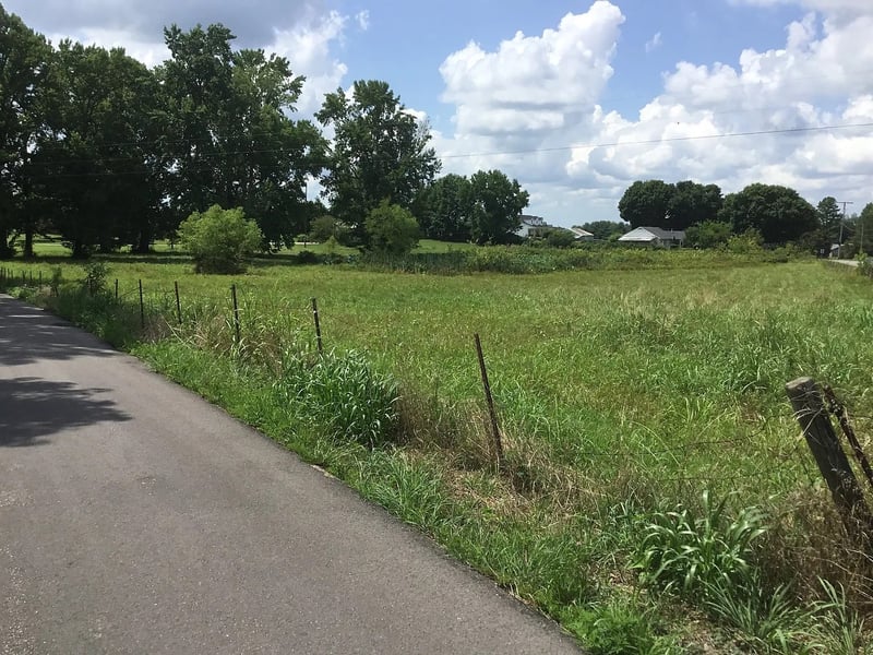 120 Walker Rd, Cottontown, TN 37048