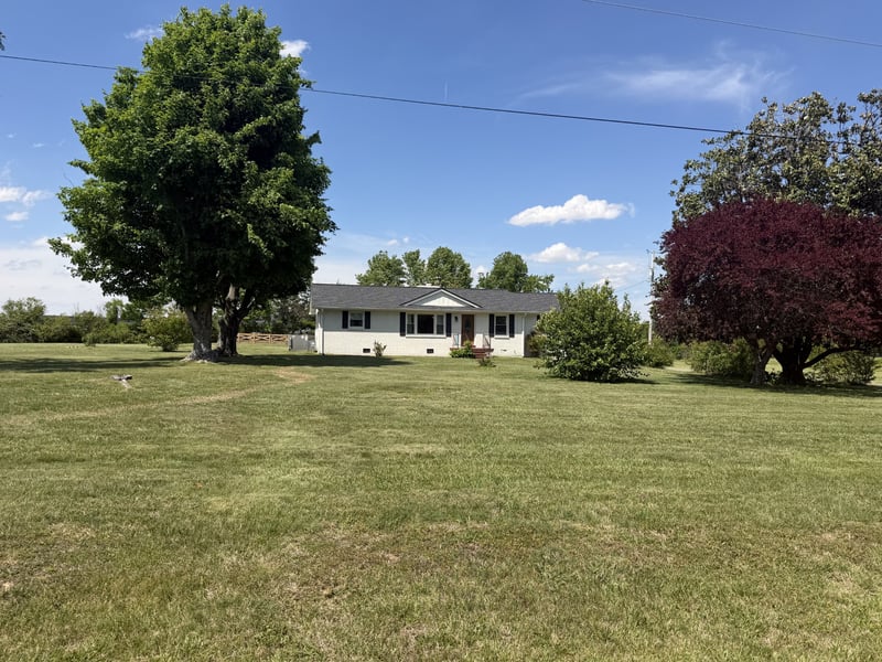 120 Walker Rd, Cottontown, TN 37048