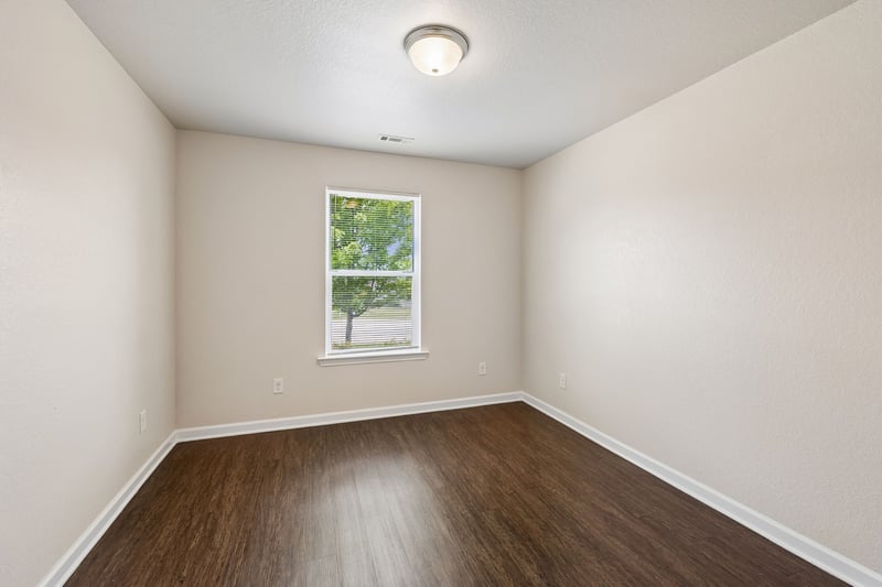 2702 Swarm Ct, Columbia, TN 38401