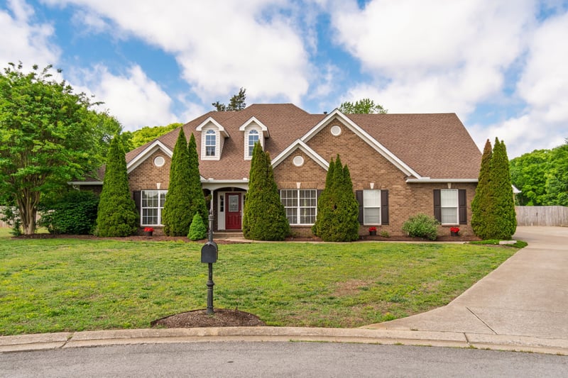 157 Lakepointe Rd, La Vergne, TN 37086